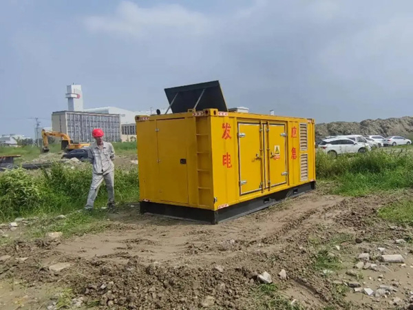 黎安镇200KW柴油发电机机组每小时的油耗量受哪些因素影响？