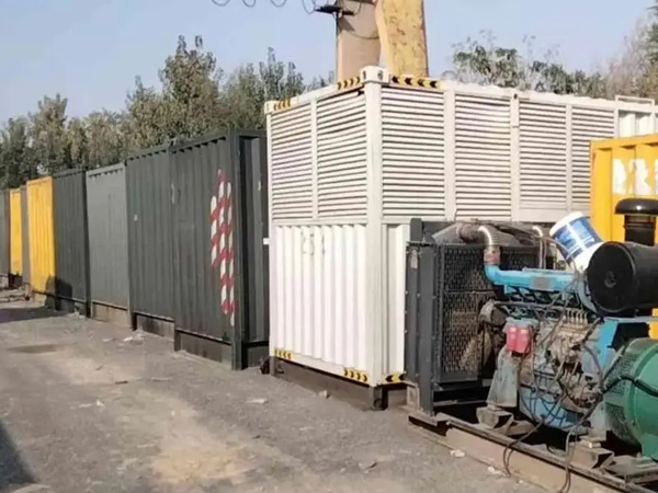 黎安镇200KW柴油发电机机组每小时油耗是多少？